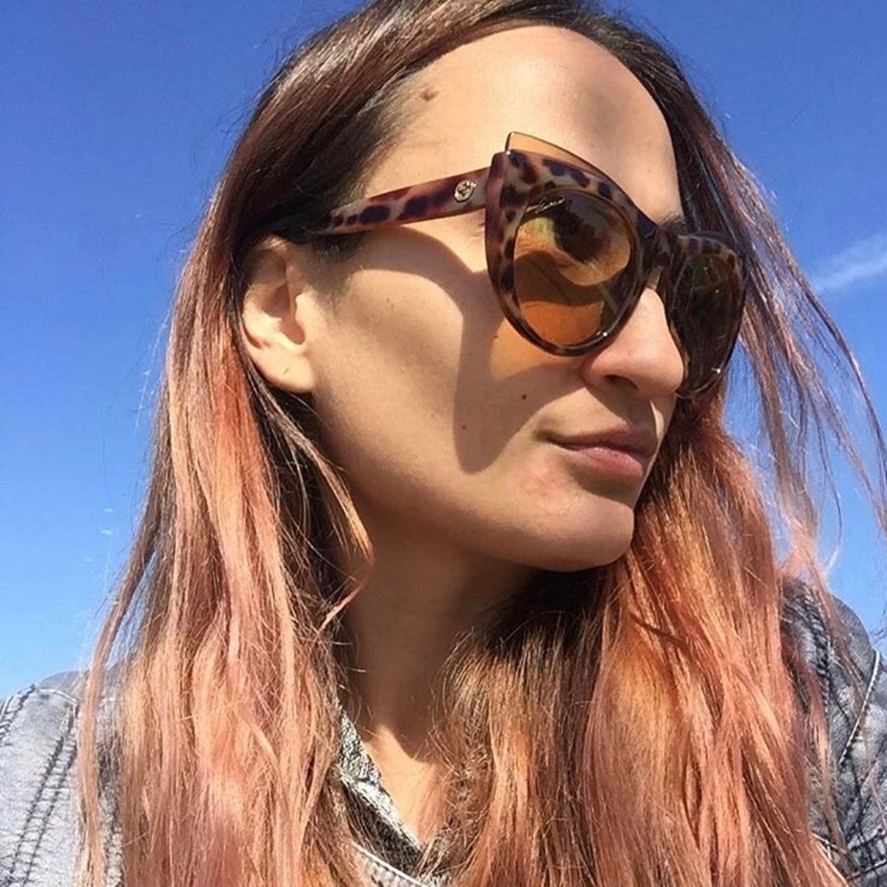 Meet your Posher, Cassandra